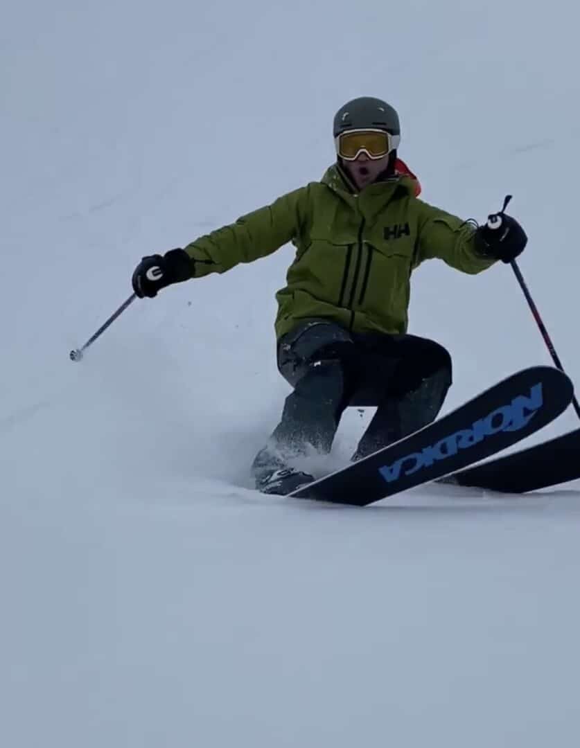 Powder skiing in Fernie